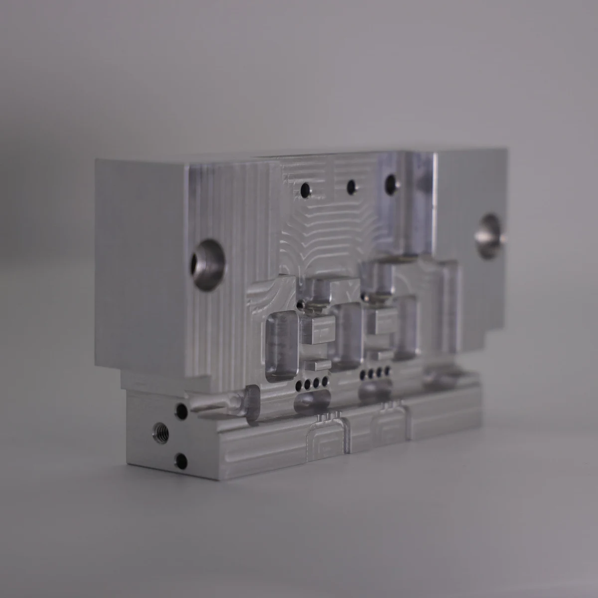 CNC-gefrästes Aluminiumgehäuse mit komplexer Geometrie